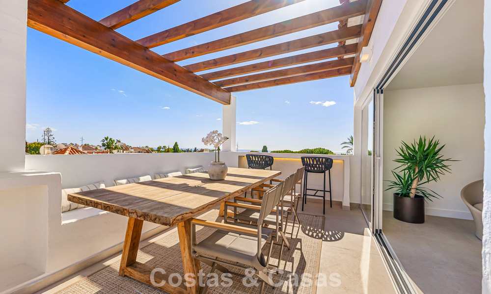 Maison rénovée à vendre sur le Golden Mile, à distance de marche de la plage et de Puente Romano, Marbella 797343
