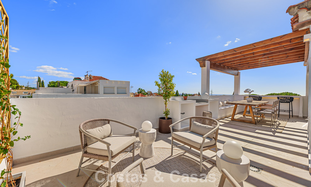 Maison rénovée à vendre sur le Golden Mile, à distance de marche de la plage et de Puente Romano, Marbella 797346
