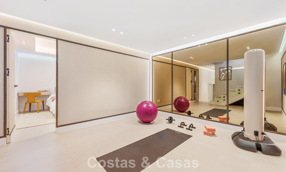 Maison rénovée à vendre sur le Golden Mile, à distance de marche de la plage et de Puente Romano, Marbella 797348
