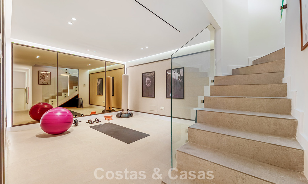 Maison rénovée à vendre sur le Golden Mile, à distance de marche de la plage et de Puente Romano, Marbella 797352