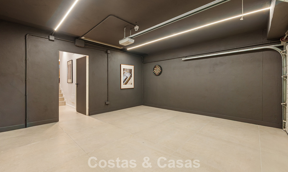 Maison rénovée à vendre sur le Golden Mile, à distance de marche de la plage et de Puente Romano, Marbella 797353