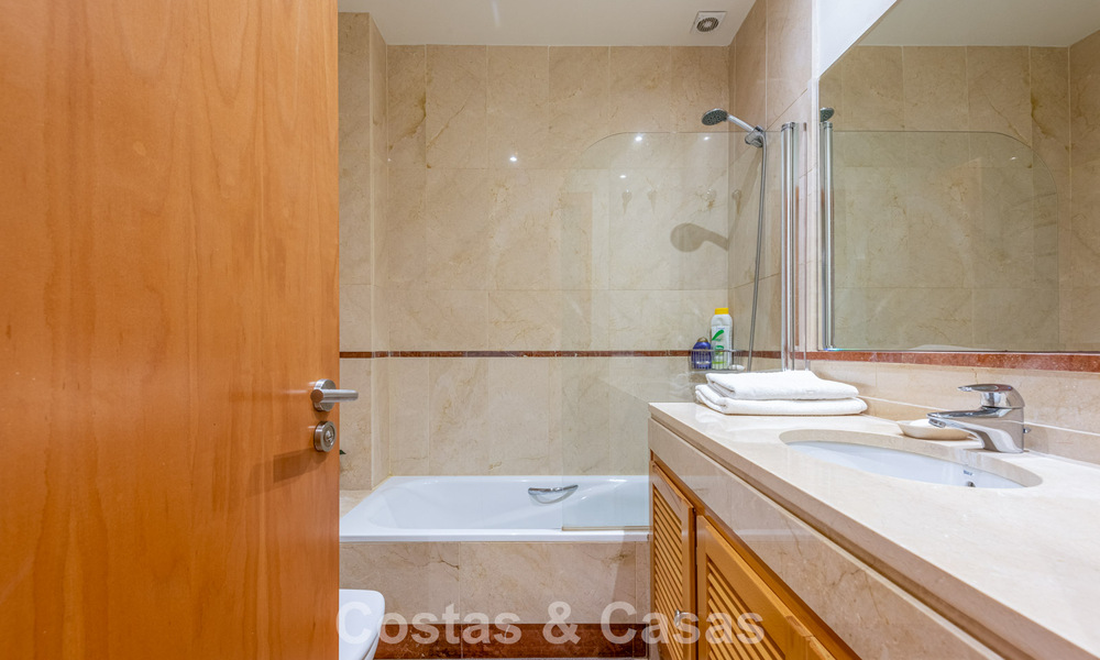 Appartement exclusif à vendre à 150m de la plage près de Puerto Banús, Marbella 797150