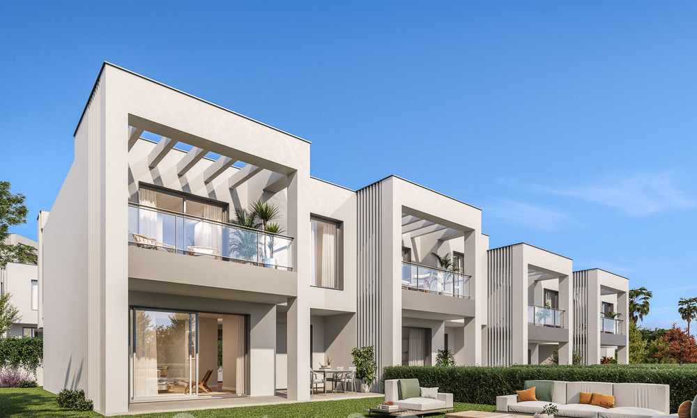 Revente – Maison de ville neuve au design moderne à vendre, côté plage à Elviria – à l’est de Marbella 797043