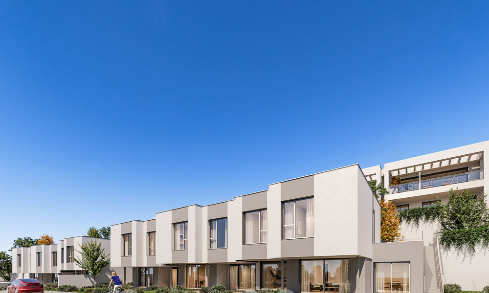 Revente – Maison de ville neuve au design moderne à vendre, côté plage à Elviria – à l’est de Marbella 797045