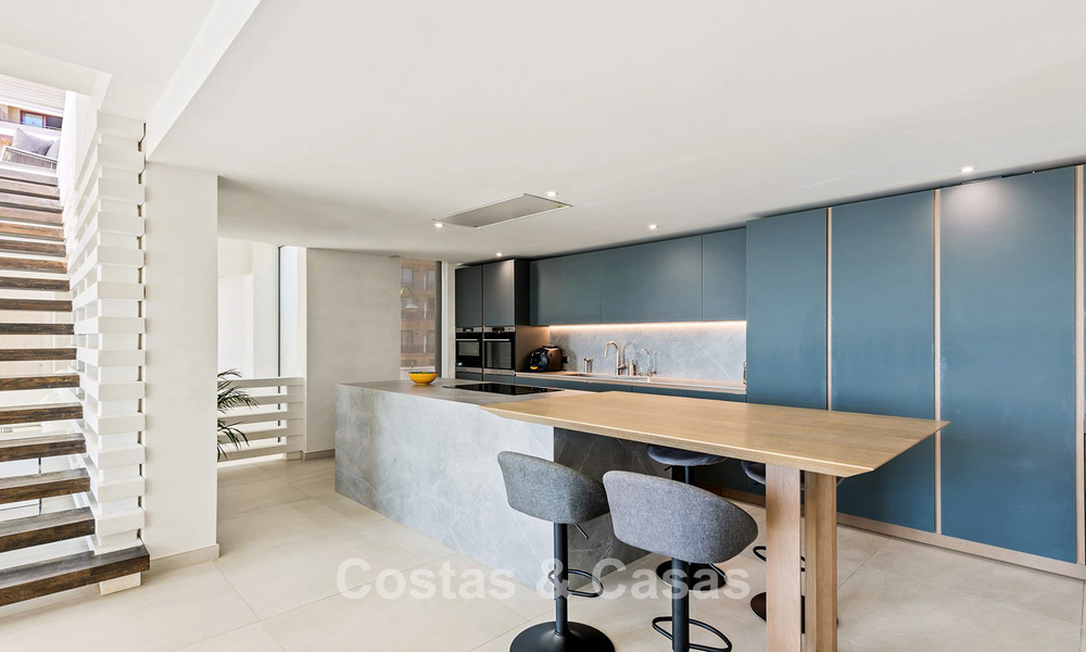 Villa moderne exclusive en première ligne de plage à vendre avec accès direct à la mer à Mijas, Costa del Sol 797378