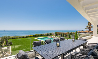 Villa moderne exclusive en première ligne de plage à vendre avec accès direct à la mer à Mijas, Costa del Sol 797382 