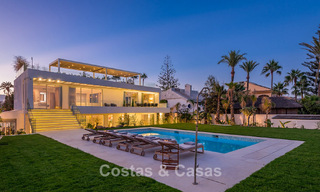 Villa moderne exclusive en première ligne de plage à vendre avec accès direct à la mer à Mijas, Costa del Sol 797383 
