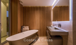 Villa moderne exclusive en première ligne de plage à vendre avec accès direct à la mer à Mijas, Costa del Sol 797388 