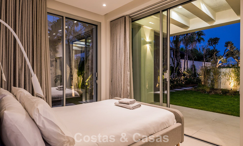 Villa moderne exclusive en première ligne de plage à vendre avec accès direct à la mer à Mijas, Costa del Sol 797391