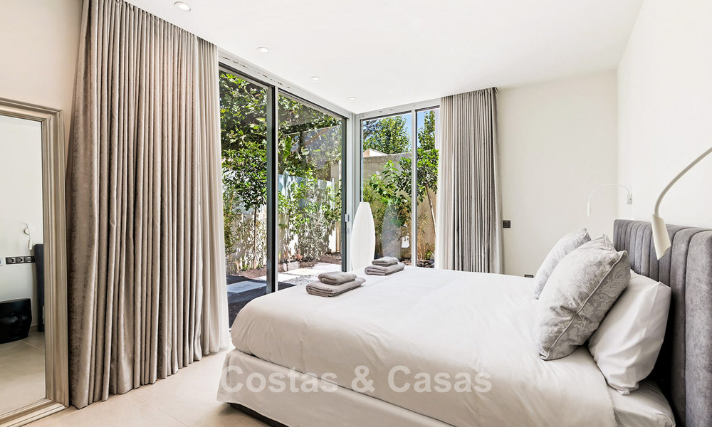 Villa moderne exclusive en première ligne de plage à vendre avec accès direct à la mer à Mijas, Costa del Sol 797392