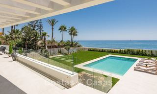 Villa moderne exclusive en première ligne de plage à vendre avec accès direct à la mer à Mijas, Costa del Sol 797394 