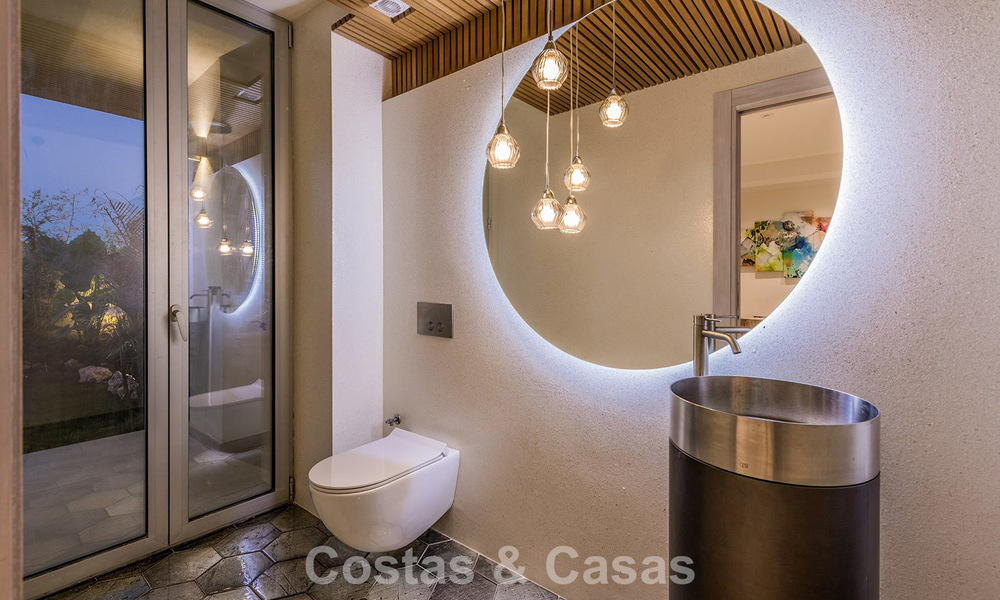 Villa moderne exclusive en première ligne de plage à vendre avec accès direct à la mer à Mijas, Costa del Sol 797399