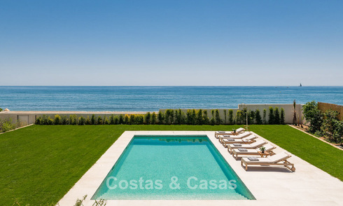 Villa moderne exclusive en première ligne de plage à vendre avec accès direct à la mer à Mijas, Costa del Sol 797404