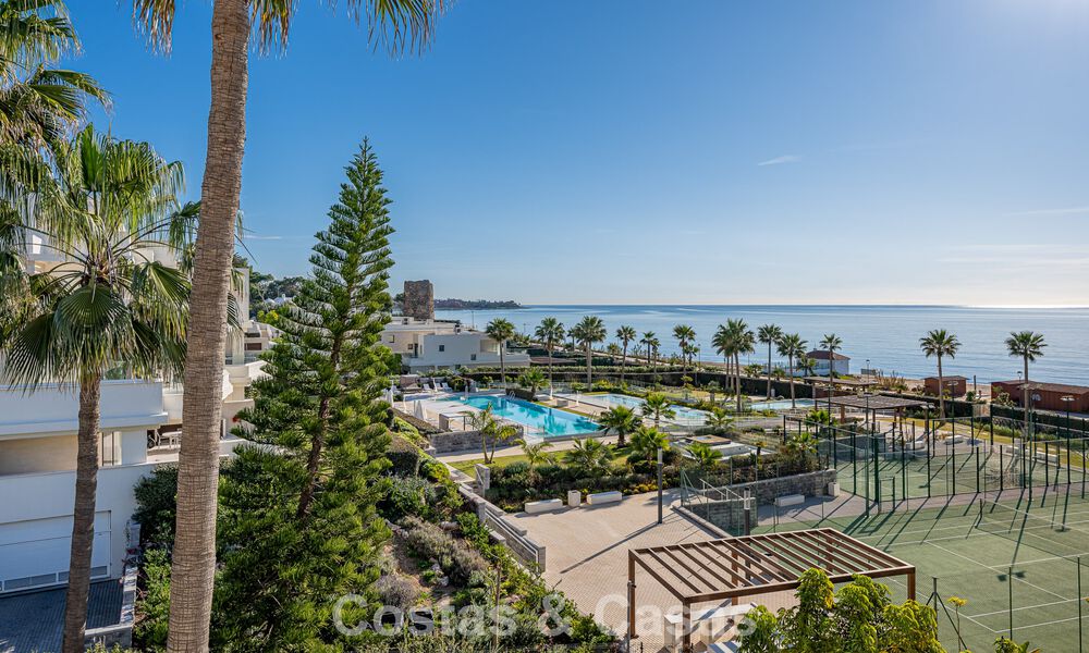 Appartement de luxe avec vue sur la mer en première ligne de plage sur la New Golden Mile entre Marbella et Estepona 797421