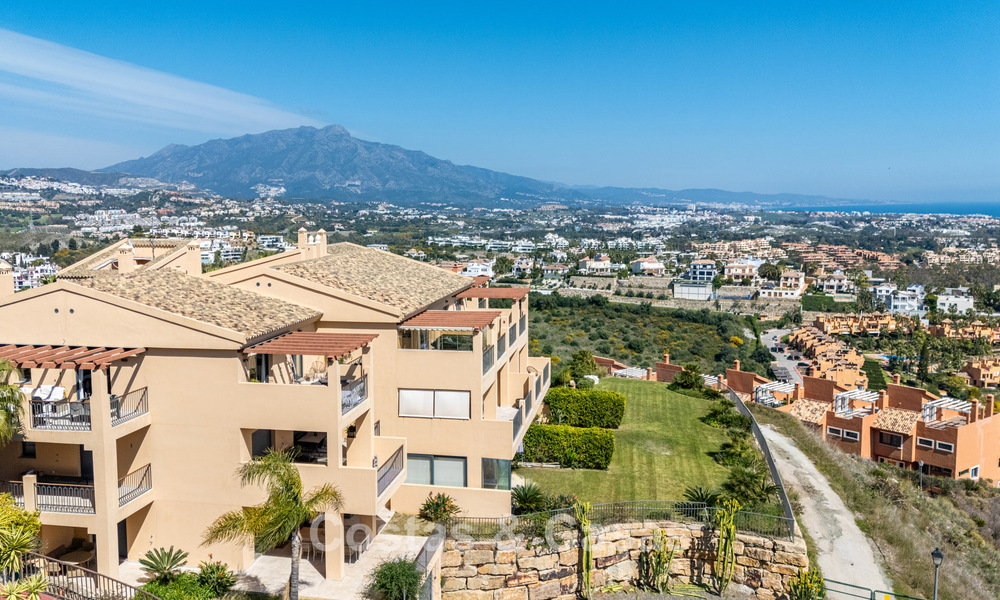 Prestigieux penthouse de luxe avec vues panoramiques sur la mer et le golf à vendre à Marbella - Benahavís 797522