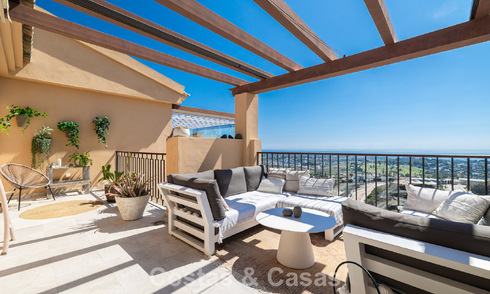 Prestigieux penthouse de luxe avec vues panoramiques sur la mer et le golf à vendre à Marbella - Benahavís 797523