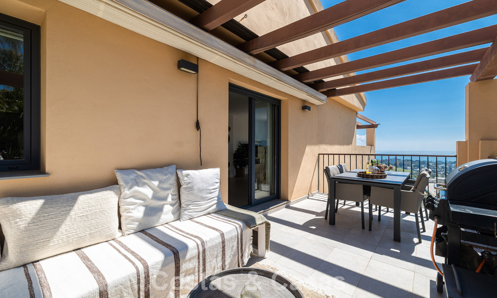 Prestigieux penthouse de luxe avec vues panoramiques sur la mer et le golf à vendre à Marbella - Benahavís 797526