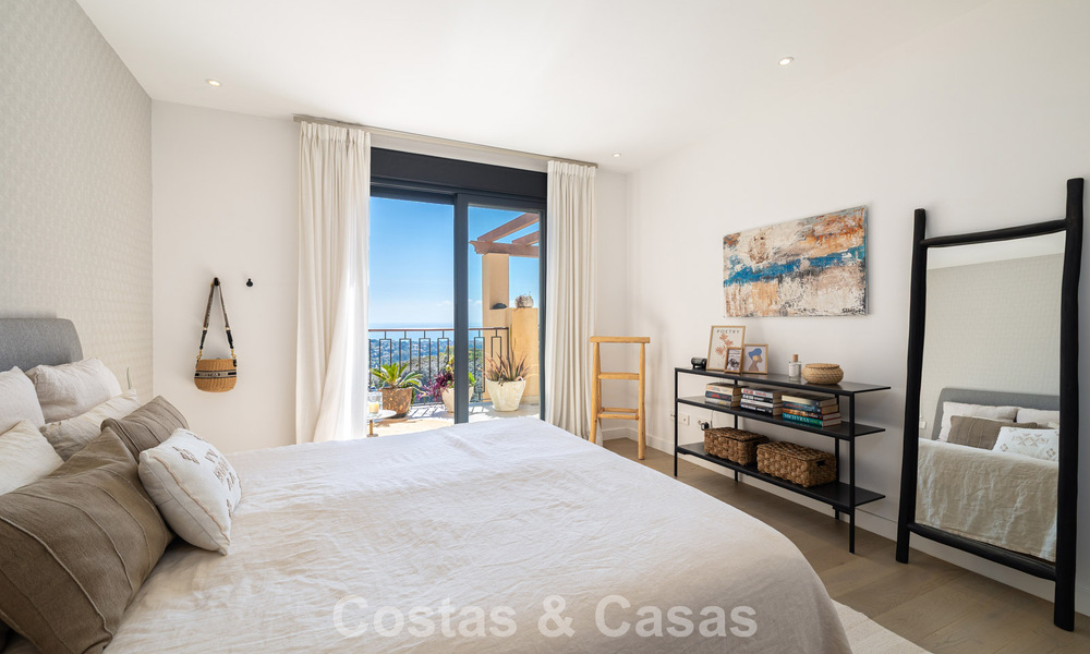 Prestigieux penthouse de luxe avec vues panoramiques sur la mer et le golf à vendre à Marbella - Benahavís 797528