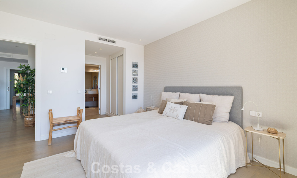 Prestigieux penthouse de luxe avec vues panoramiques sur la mer et le golf à vendre à Marbella - Benahavís 797529