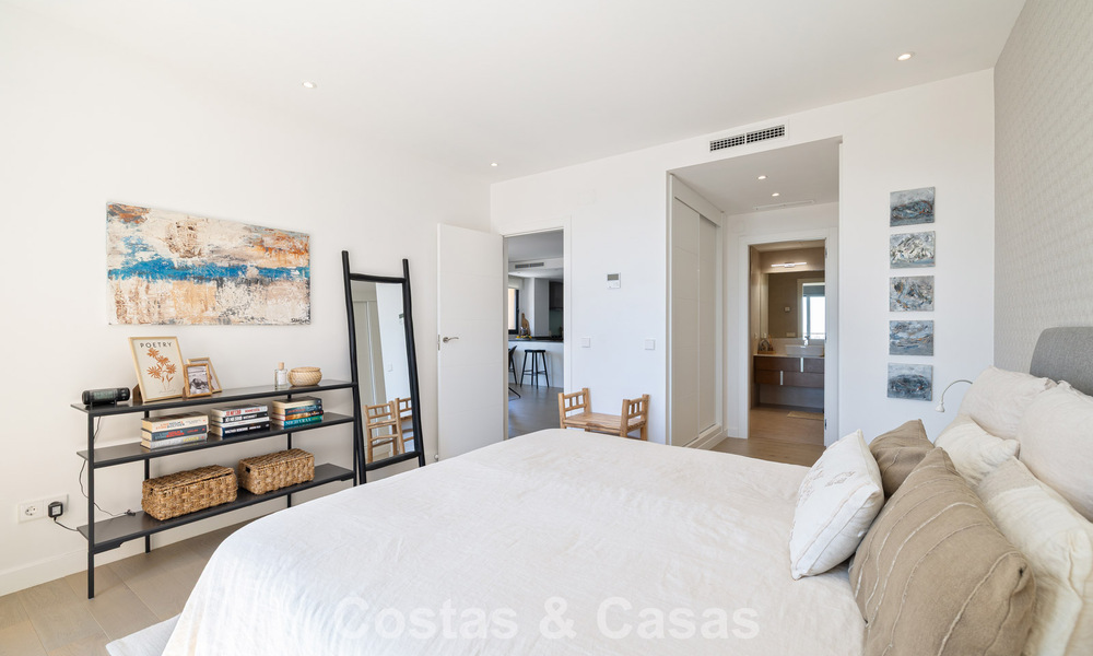 Prestigieux penthouse de luxe avec vues panoramiques sur la mer et le golf à vendre à Marbella - Benahavís 797530