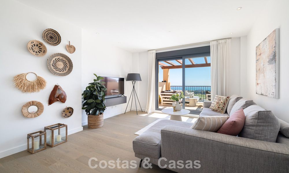 Prestigieux penthouse de luxe avec vues panoramiques sur la mer et le golf à vendre à Marbella - Benahavís 797537