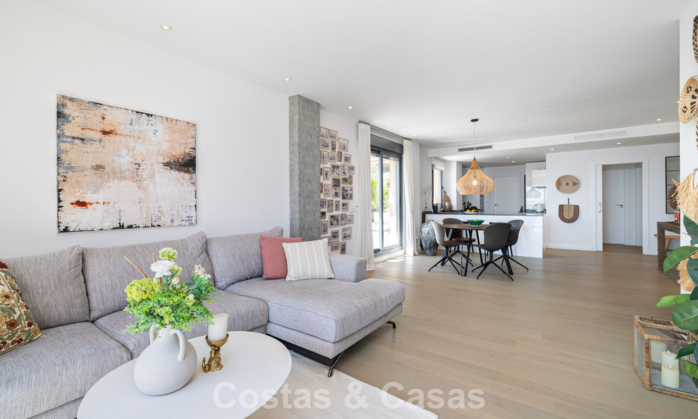 Prestigieux penthouse de luxe avec vues panoramiques sur la mer et le golf à vendre à Marbella - Benahavís 797538