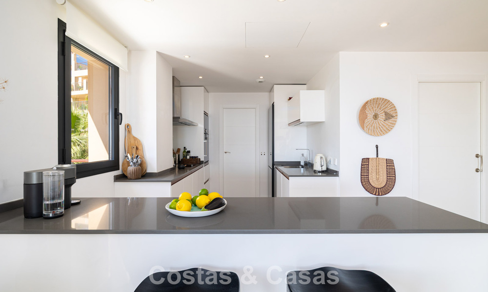 Prestigieux penthouse de luxe avec vues panoramiques sur la mer et le golf à vendre à Marbella - Benahavís 797540