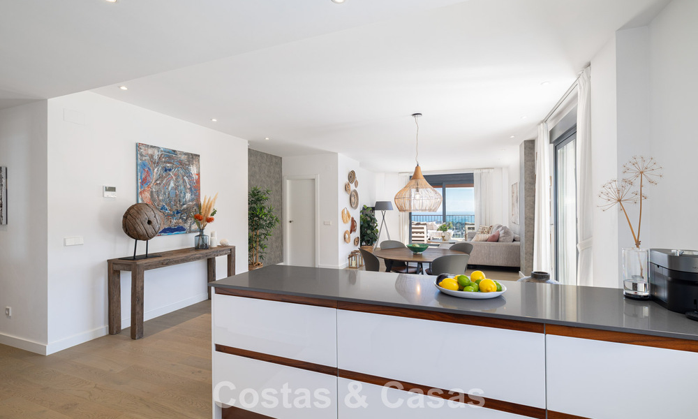Prestigieux penthouse de luxe avec vues panoramiques sur la mer et le golf à vendre à Marbella - Benahavís 797542