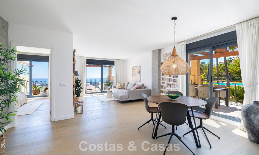 Prestigieux penthouse de luxe avec vues panoramiques sur la mer et le golf à vendre à Marbella - Benahavís 797543