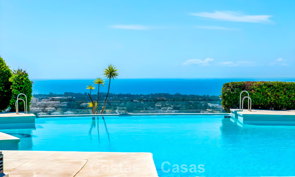 Prestigieux penthouse de luxe avec vues panoramiques sur la mer et le golf à vendre à Marbella - Benahavís 797871