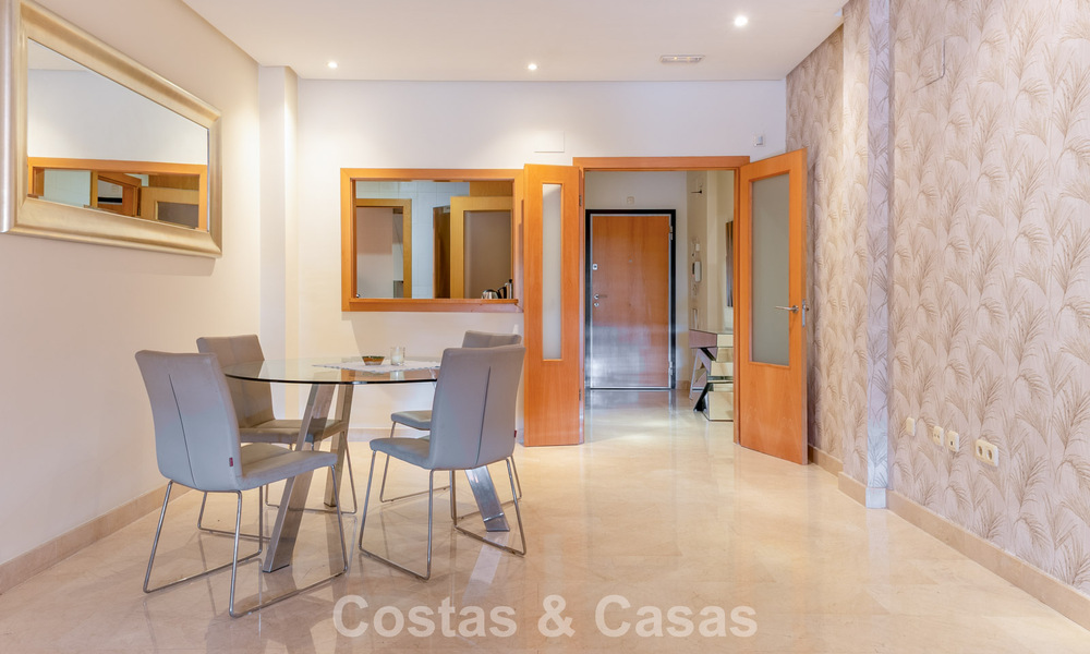 Appartement de luxe avec jardin privé à vendre à quelques pas de la plage près de Puerto Banús, Marbella 797551