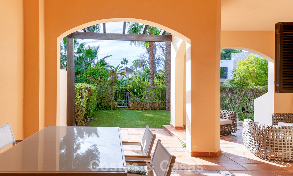 Appartement de luxe avec jardin privé à vendre à quelques pas de la plage près de Puerto Banús, Marbella 797553