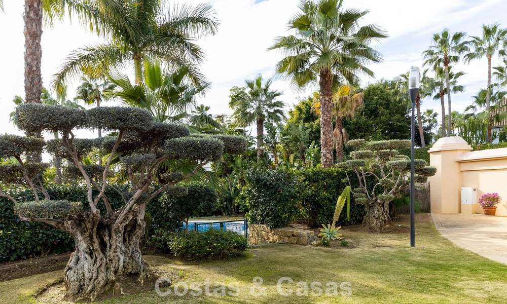 Appartement de luxe avec jardin privé à vendre à quelques pas de la plage près de Puerto Banús, Marbella 797558
