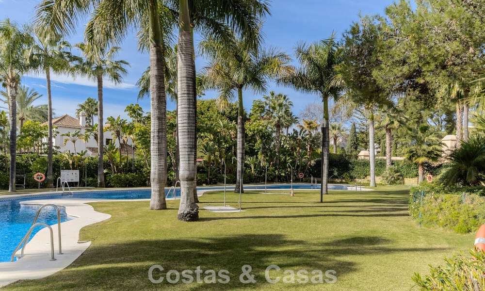 Appartement de luxe avec jardin privé à vendre à quelques pas de la plage près de Puerto Banús, Marbella 797559