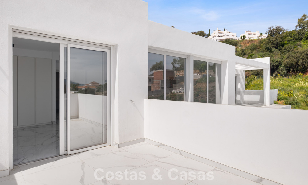 Villa moderne neuve avec vues panoramiques sur la mer à vendre dans un cadre naturel à l’est du centre de Marbella 797595