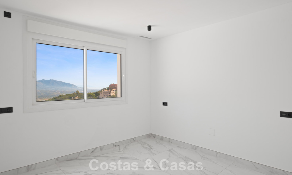 Villa moderne neuve avec vues panoramiques sur la mer à vendre dans un cadre naturel à l’est du centre de Marbella 797596