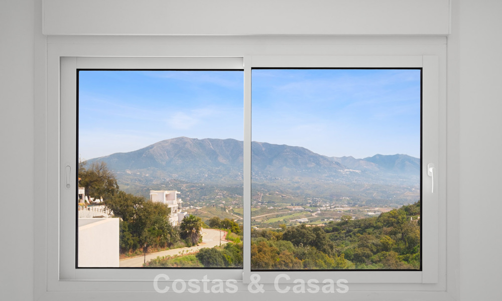 Villa moderne neuve avec vues panoramiques sur la mer à vendre dans un cadre naturel à l’est du centre de Marbella 797597