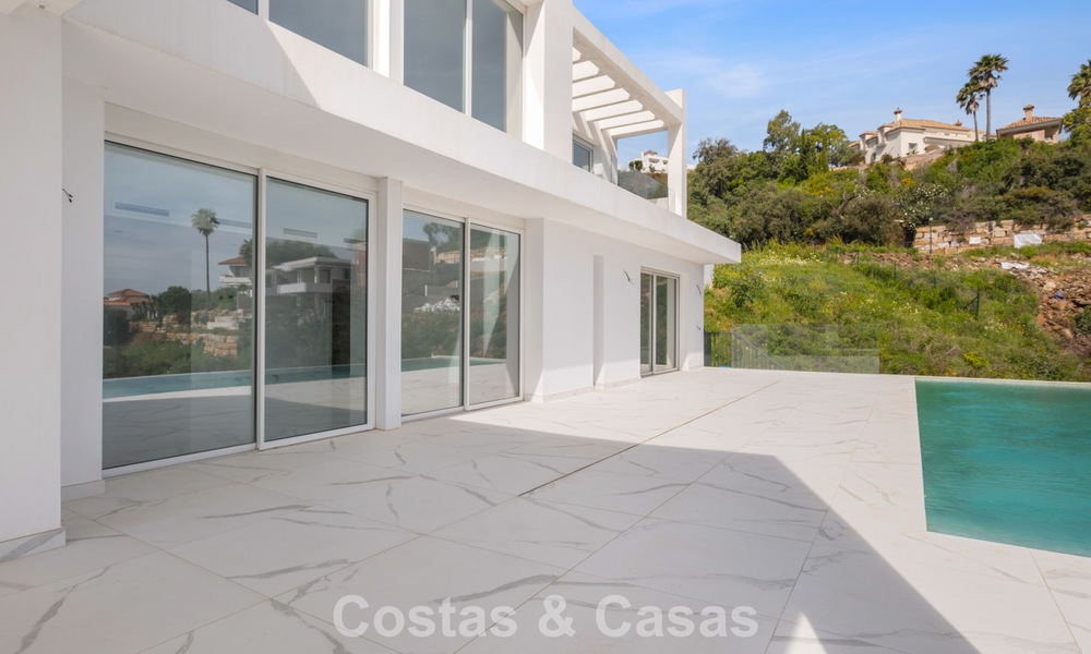 Villa moderne neuve avec vues panoramiques sur la mer à vendre dans un cadre naturel à l’est du centre de Marbella 797610