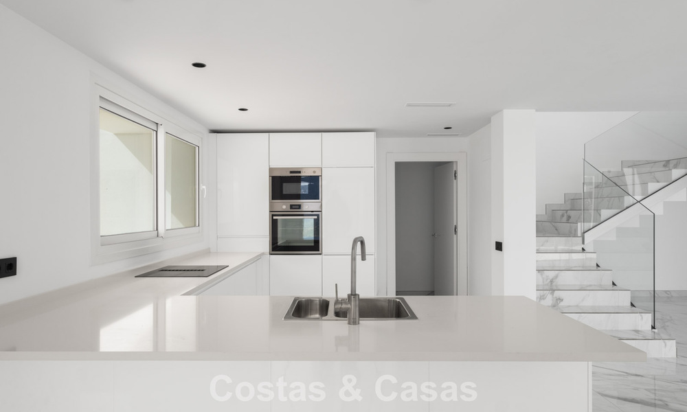Villa moderne neuve avec vues panoramiques sur la mer à vendre dans un cadre naturel à l’est du centre de Marbella 797615