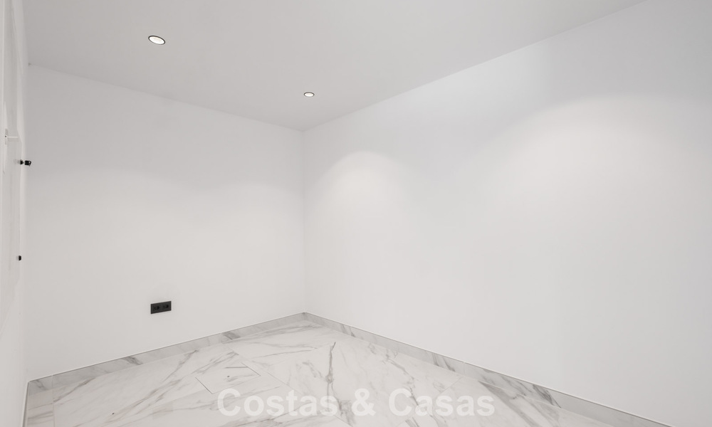 Villa moderne neuve avec vues panoramiques sur la mer à vendre dans un cadre naturel à l’est du centre de Marbella 797617