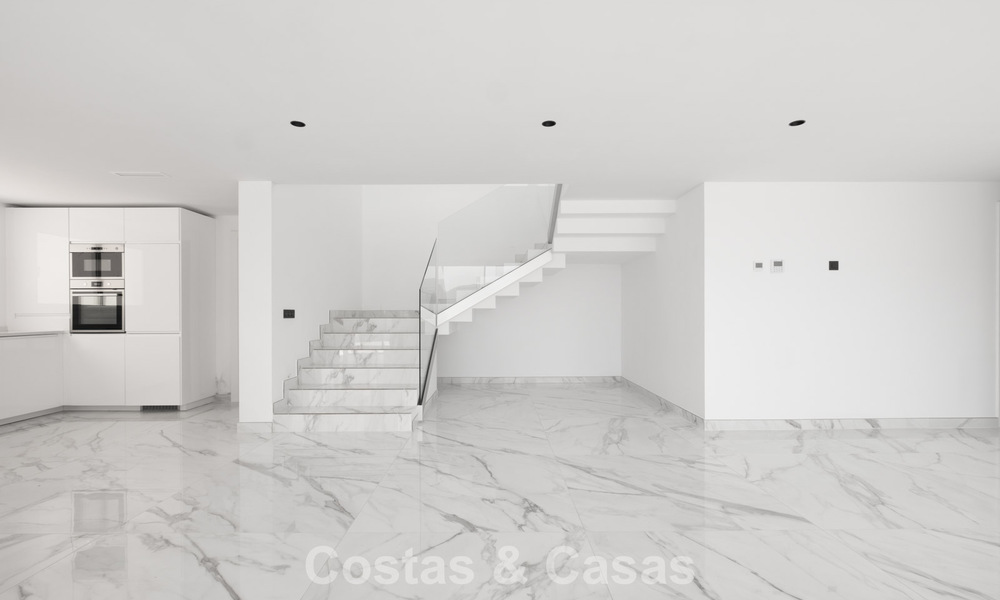 Villa moderne neuve avec vues panoramiques sur la mer à vendre dans un cadre naturel à l’est du centre de Marbella 797624