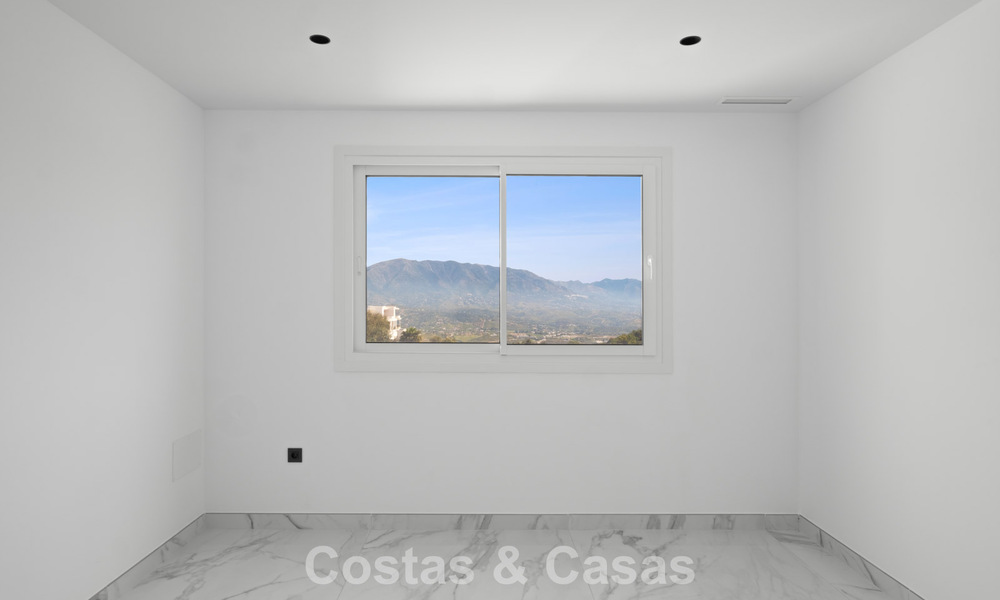 Villa moderne neuve avec vues panoramiques sur la mer à vendre dans un cadre naturel à l’est du centre de Marbella 797627