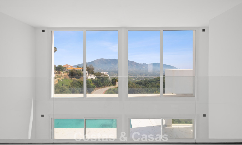 Villa moderne neuve avec vues panoramiques sur la mer à vendre dans un cadre naturel à l’est du centre de Marbella 797628