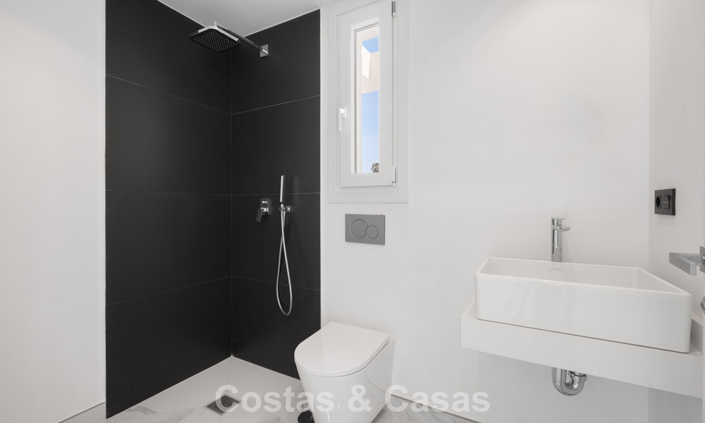Villa moderne neuve avec vues panoramiques sur la mer à vendre dans un cadre naturel à l’est du centre de Marbella 797630