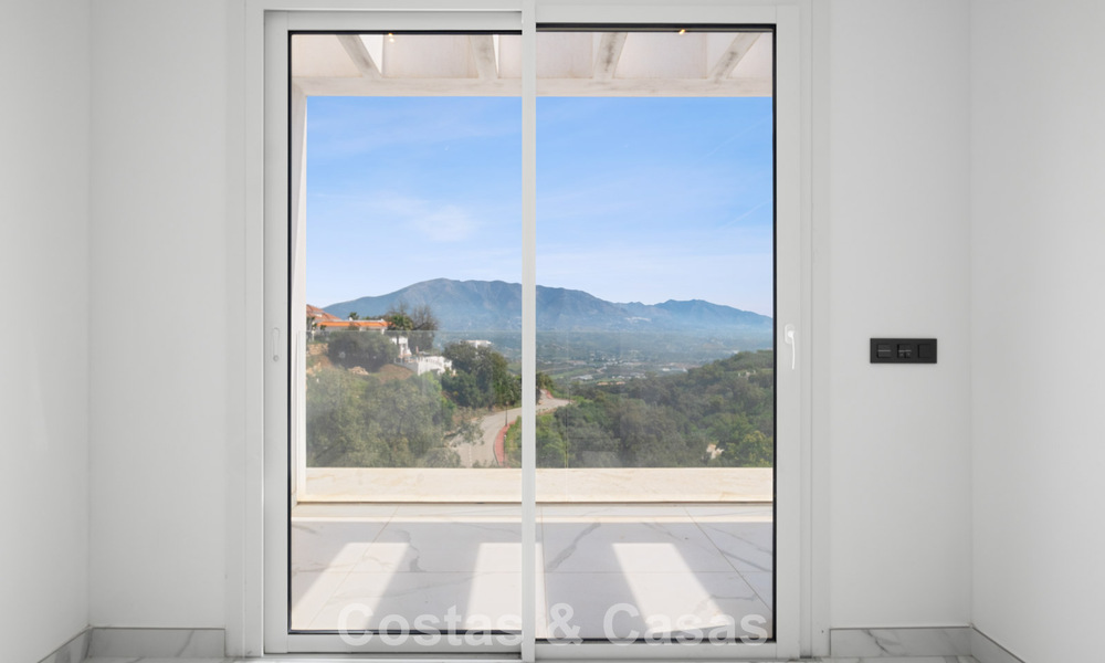 Villa moderne neuve avec vues panoramiques sur la mer à vendre dans un cadre naturel à l’est du centre de Marbella 797633