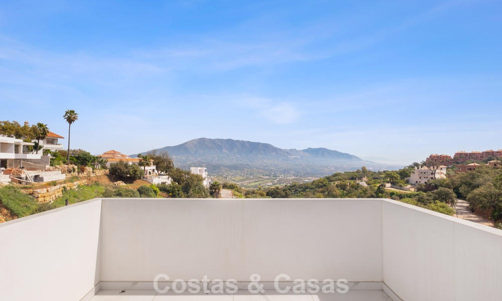 Villa moderne neuve avec vues panoramiques sur la mer à vendre dans un cadre naturel à l’est du centre de Marbella 797638