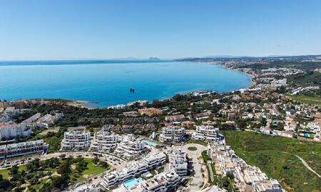 Penthouse de luxe moderne avec spacieuse terrasse sur le toit à vendre près du centre d’Estepona 797646