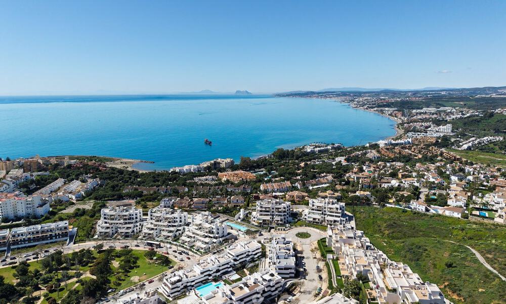 Penthouse de luxe moderne avec spacieuse terrasse sur le toit à vendre près du centre d’Estepona 797646
