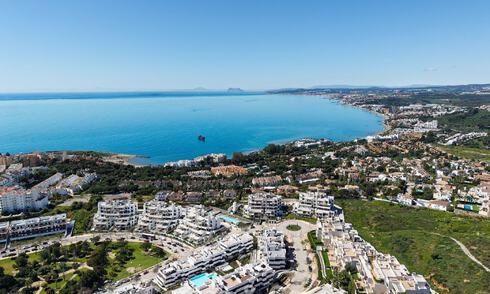 Penthouse de luxe moderne avec spacieuse terrasse sur le toit à vendre près du centre d’Estepona 797646