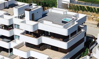 Penthouse de luxe moderne avec spacieuse terrasse sur le toit à vendre près du centre d’Estepona 797648 